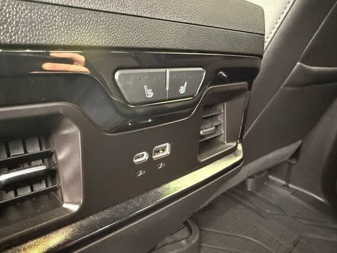 Used 2025 Chevrolet Silverado 2500 ZR2 w/ Technology Package image 21