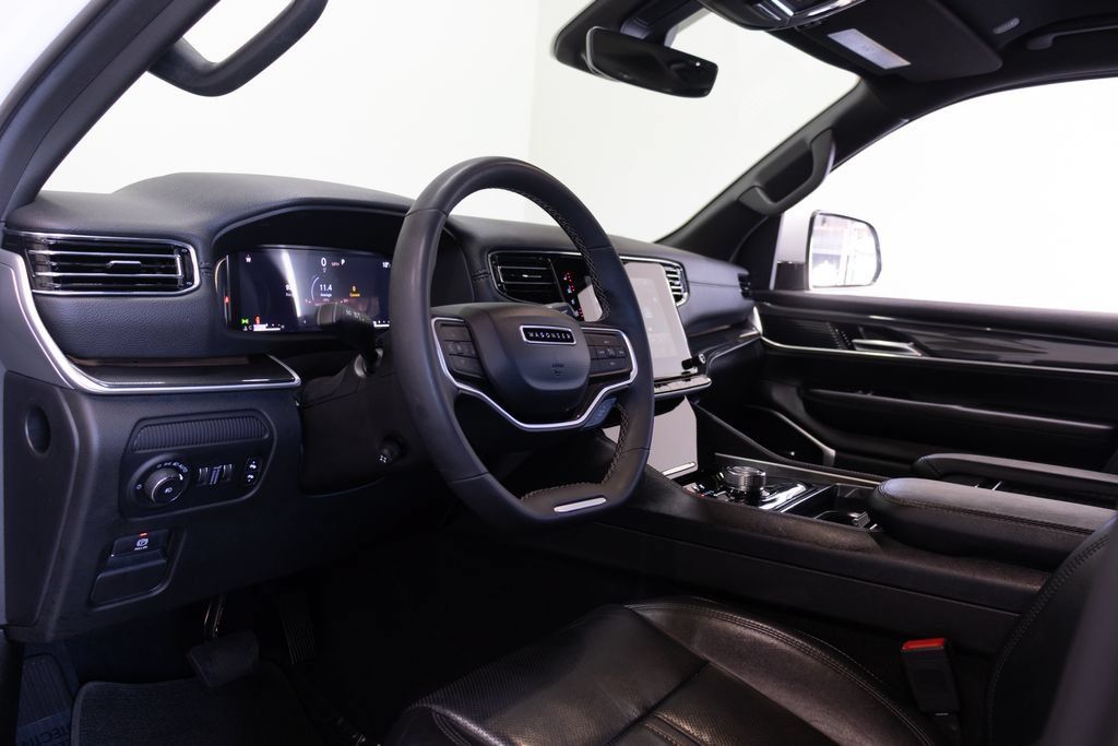 Used 2022 Jeep Wagoneer Series I AWD/4WD image 19