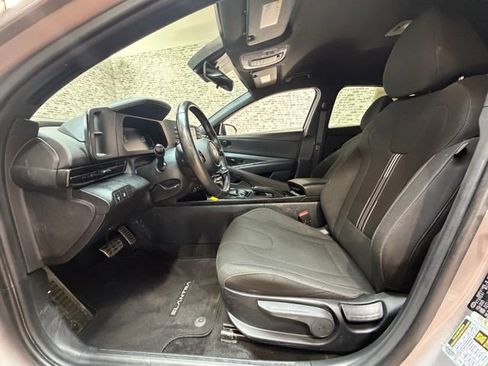 Used 2025 Hyundai Elantra Sport FWD image 18