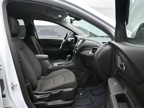 Used 2020 Chevrolet Equinox LT image 32