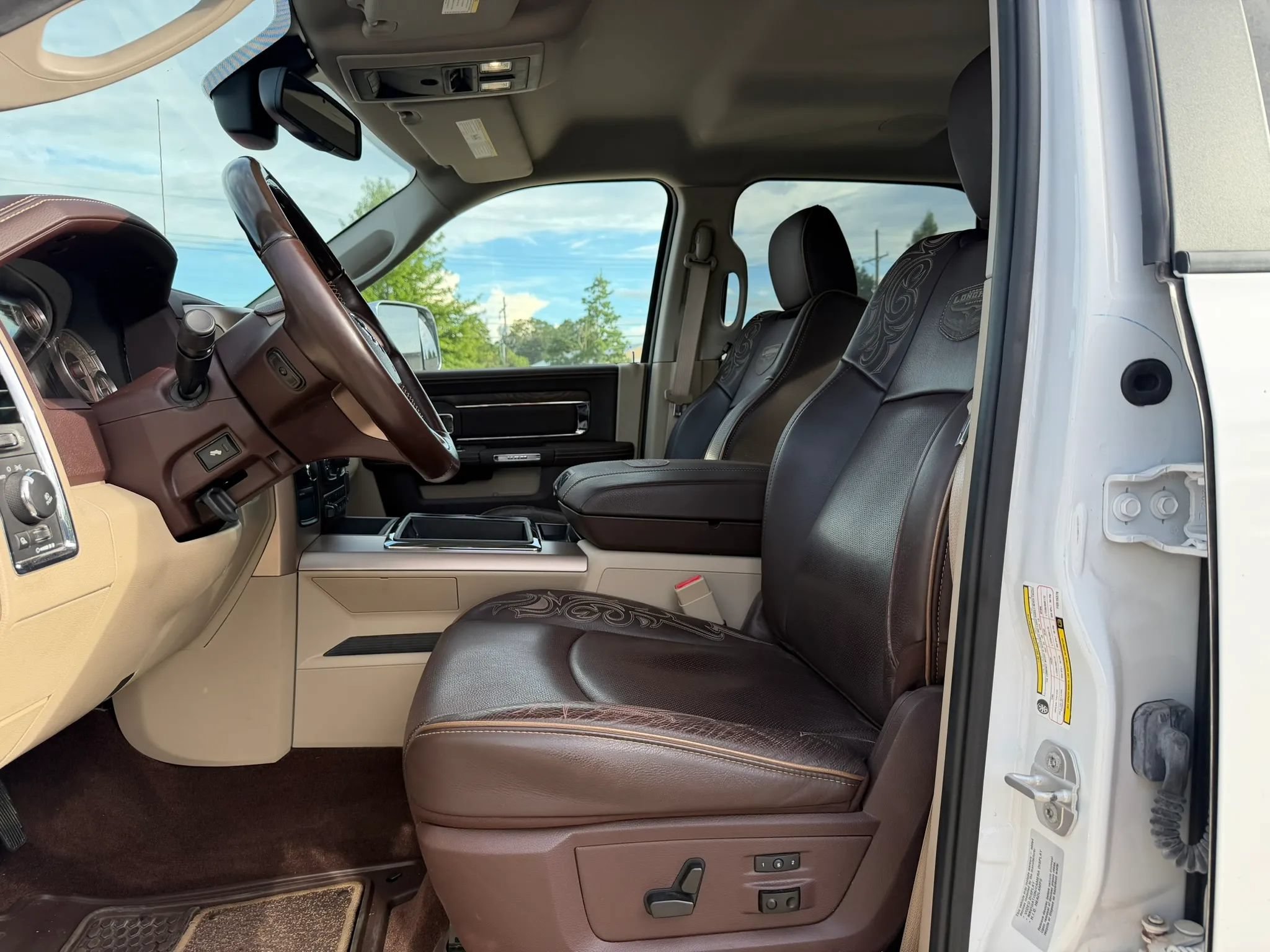 Used 2015 RAM 3500 Laramie Longhorn AWD/4WD image 10