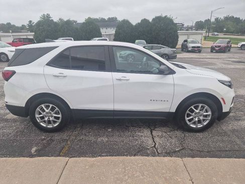 Used 2024 Chevrolet Equinox LS w/ LS Convenience Package AWD/4WD image 3