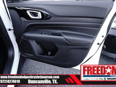 New 2026 Jeep Compass Latitude image 41