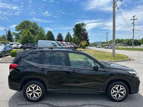 Used 2020 Subaru Forester Premium AWD/4WD image 6