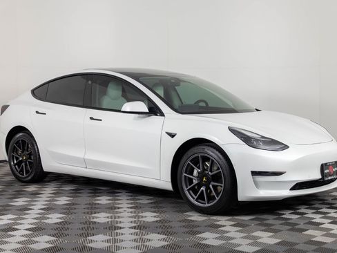 Used 2021 Tesla Model 3 Standard Range Plus image 10