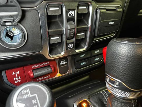 Used 2026 Jeep Gladiator Mojave AWD/4WD image 33
