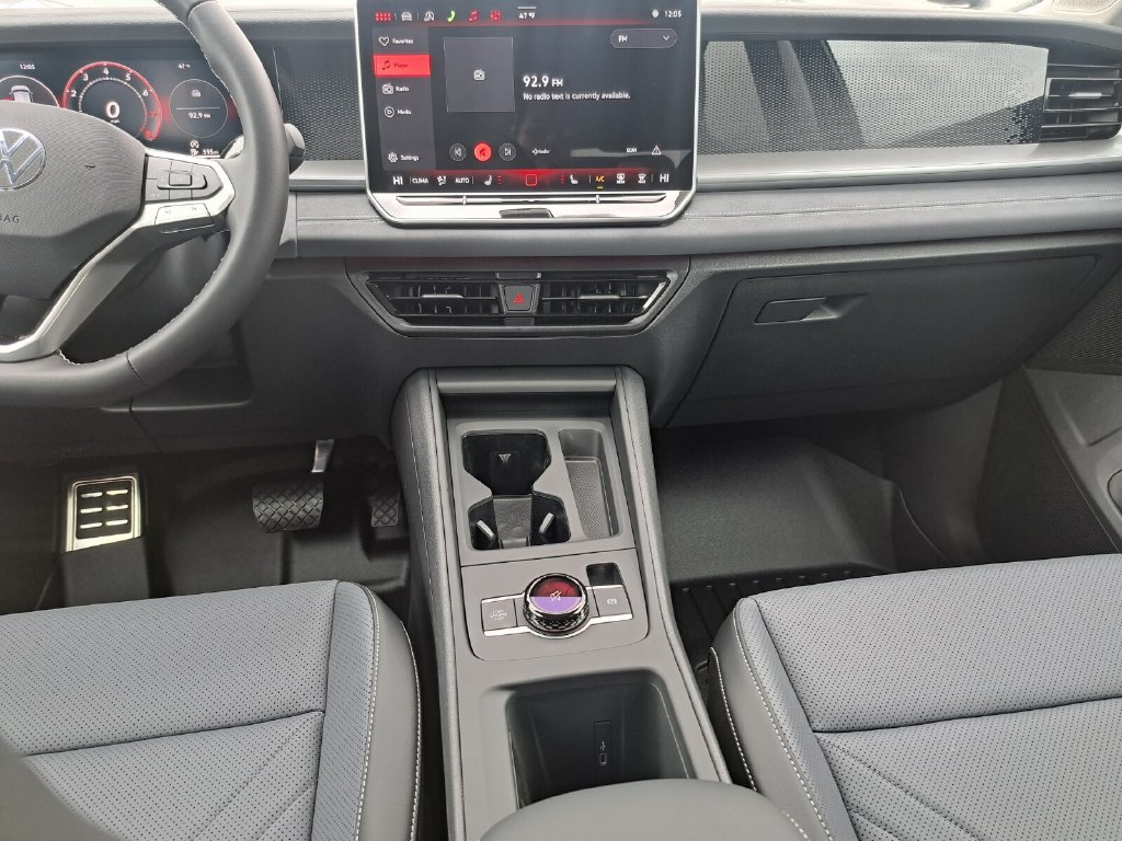 Used 2026 Volkswagen Tiguan SE AWD/4WD image 21