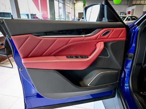 Used 2020 Maserati Levante image 17