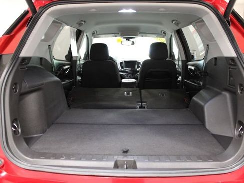 Used 2022 GMC Terrain SLE w/ Driver Convenience Package image 13