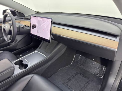 Used 2022 Tesla Model 3 Standard Range image 14