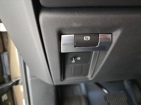 New 2025 Land Rover Defender 110 S AWD/4WD image 25