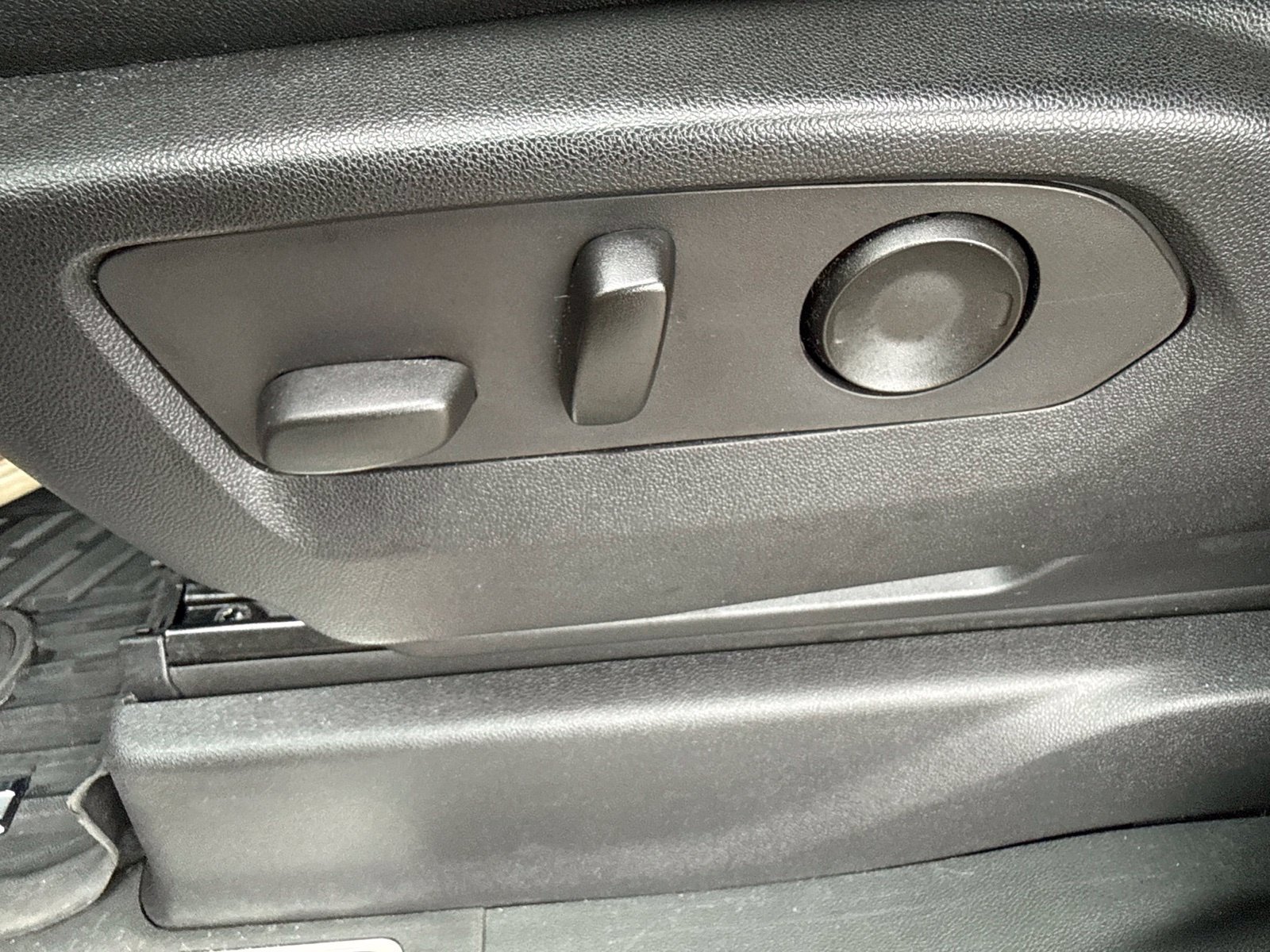 Used 2022 Chevrolet Silverado 1500 LTZ AWD/4WD image 38
