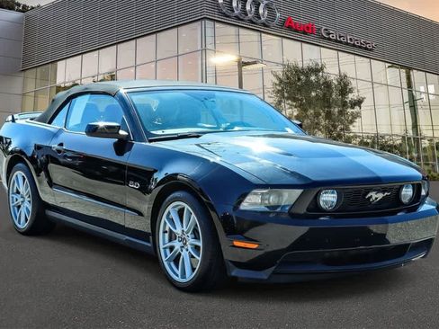 Used 2011 Ford Mustang GT Premium w/ Electronics Pkg RWD image 5