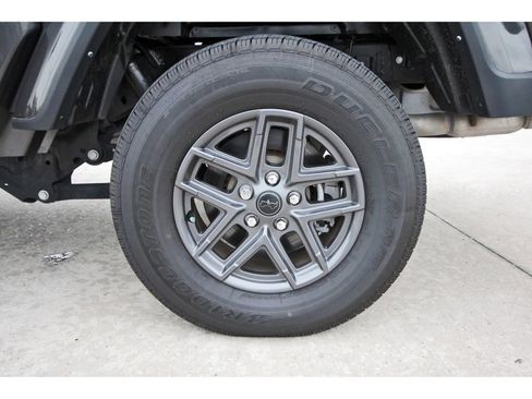 Used 2024 Jeep Gladiator Sport image 30