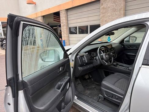 Used 2023 Nissan Pathfinder SV AWD/4WD image 13