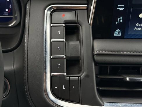 Used 2024 Chevrolet Suburban Z71 w/ Off-Road Capability Package image 17