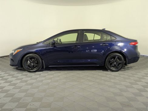 Used 2022 Toyota Corolla LE w/ Carpet Mat Package (TMS) image 8