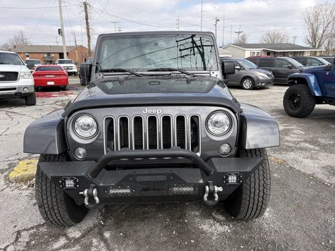 Used 2017 Jeep Wrangler Unlimited Sahara w/ Dual Top Group image 4
