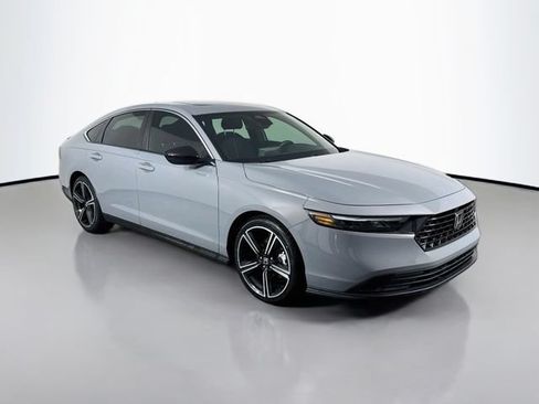 Used 2025 Honda Accord Sport image 3