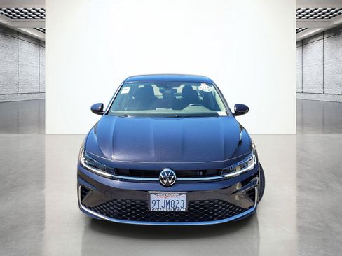 Used 2025 Volkswagen Jetta SE w/ Sunroof Package FWD image 4