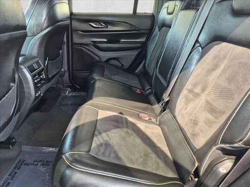 Used 2024 Jeep Grand Cherokee Altitude AWD/4WD image 18