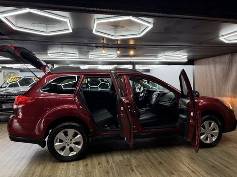 Used 2013 Subaru Outback 2.5i Limited AWD/4WD image 11