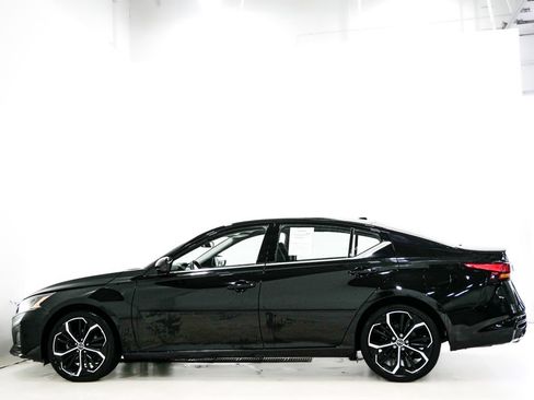 Used 2025 Nissan Altima 2.5 SR FWD image 5