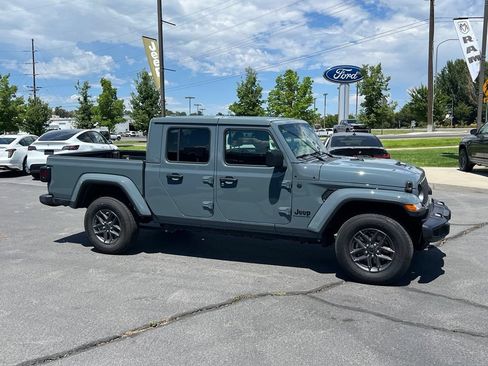 Used 2026 Jeep Gladiator Sport AWD/4WD image 5