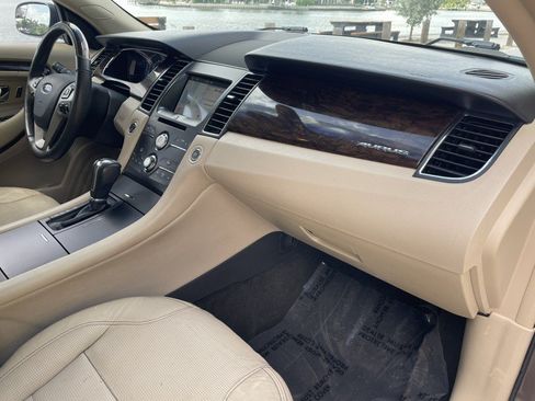 Used 2016 Ford Taurus Limited FWD image 8