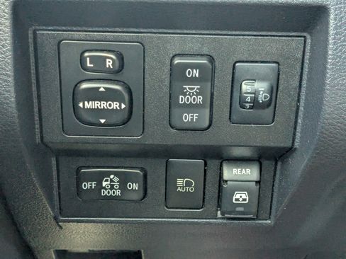 Used 2019 Toyota Tundra Limited w/ Limited Premium Package image 21