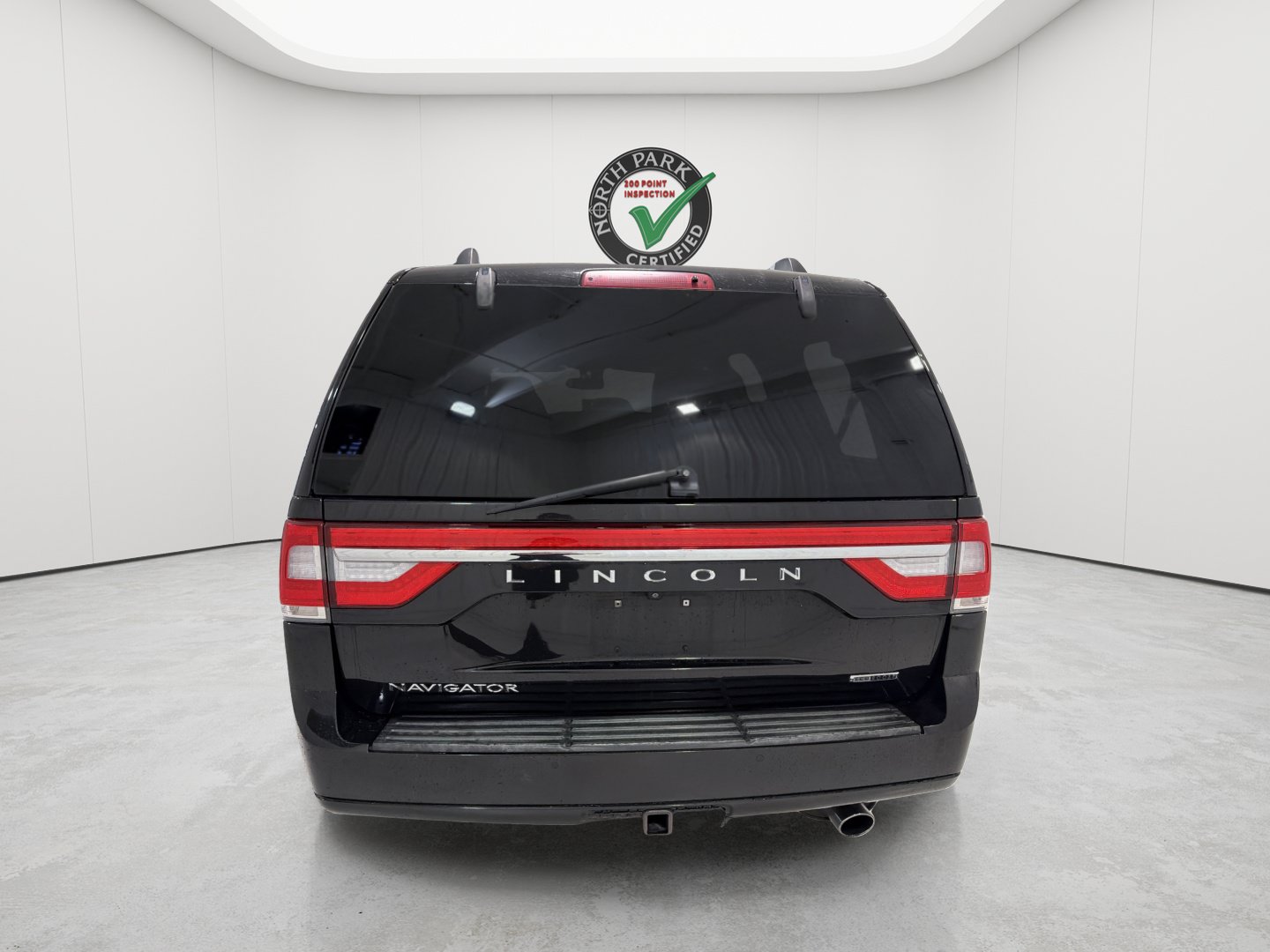 Used 2015 Lincoln Navigator 2WD image 4