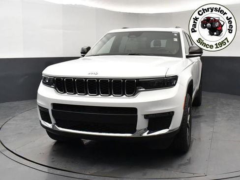 Used 2023 Jeep Grand Cherokee L Limited image 2