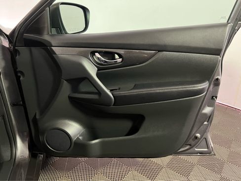 Used 2017 Nissan Rogue S image 27