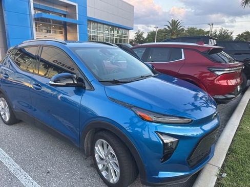 Used 2023 Chevrolet Bolt EUV LT w/ Driver Confidence Package FWD image 4