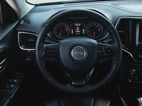 Used 2019 Jeep Cherokee Latitude Plus image 16