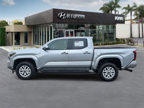 Used 2025 Toyota Tacoma SR5 image 6
