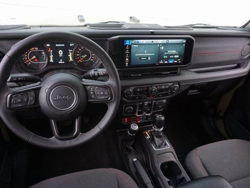 Used 2025 Jeep Wrangler Unlimited Rubicon image 14