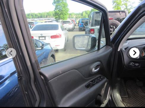 Used 2023 Jeep Renegade Limited w/ Sun/Sound Group AWD/4WD image 10