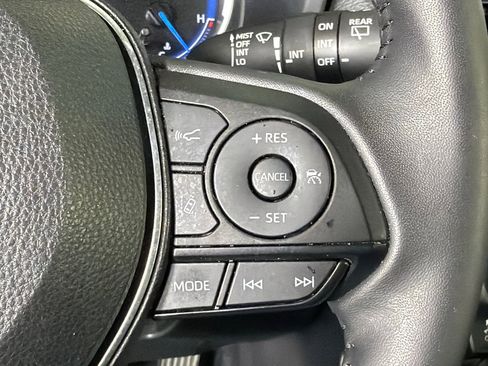 Used 2023 Toyota RAV4 SE image 25