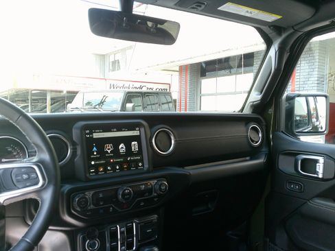 Used 2022 Jeep Wrangler Sahara image 19