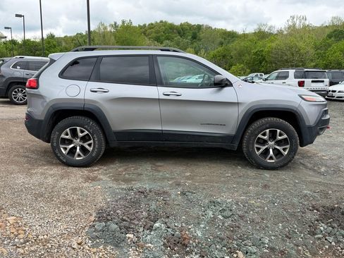 Used 2015 Jeep Cherokee Trailhawk w/ Cold Weather Group AWD/4WD image 3