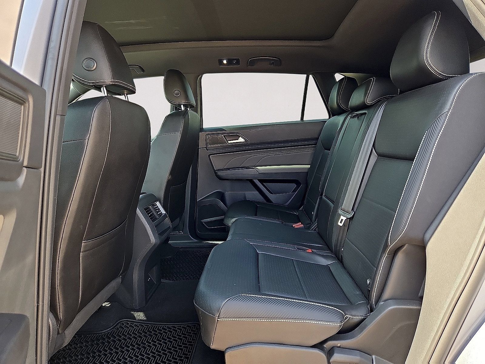Used 2023 Volkswagen Atlas Cross Sport SE w/ Panoramic Sunroof Package FWD image 15