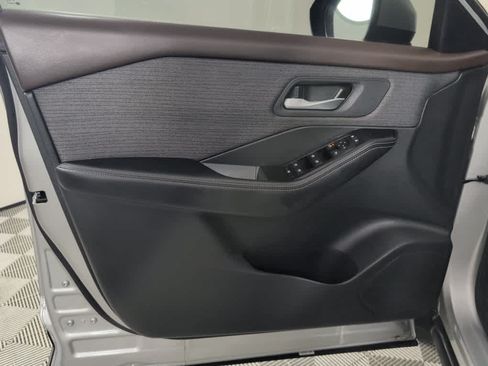 Used 2023 Nissan Rogue SV FWD image 19