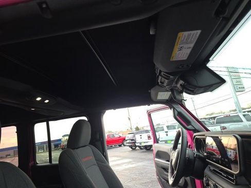 Used 2024 Jeep Wrangler Unlimited Rubicon image 38