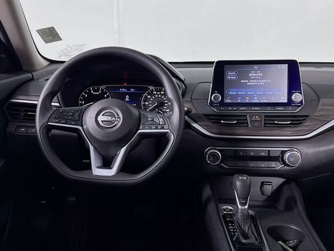 Used 2025 Nissan Altima 2.5 SV image 13