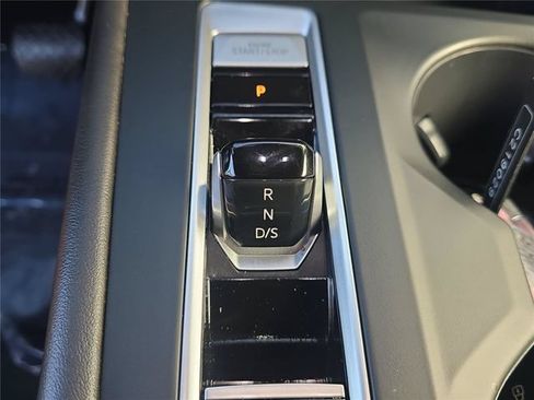 Used 2025 Volkswagen Atlas Cross Sport SE AWD/4WD image 20