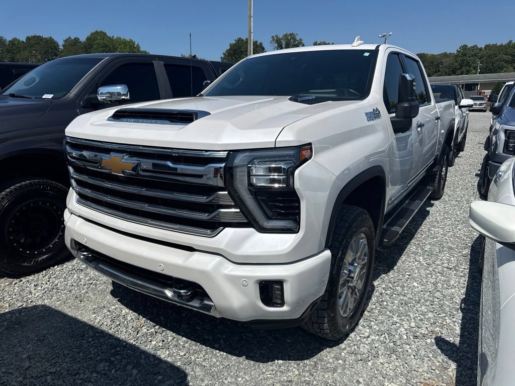 Used 2025 Chevrolet Silverado 2500 High Country w/ Technology Package AWD/4WD image 1