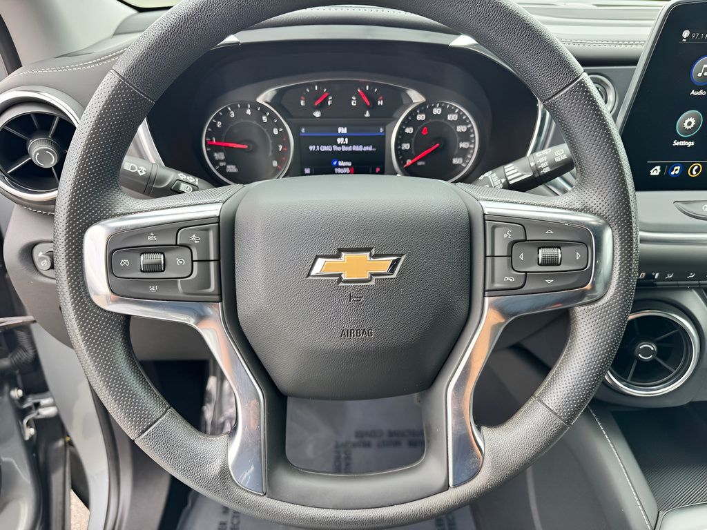 Used 2025 Chevrolet Blazer LT AWD/4WD image 13