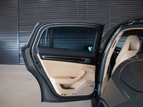 Certified 2023 Porsche Panamera 4 AWD/4WD image 28