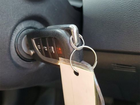 Used 2022 Toyota Corolla LE image 27